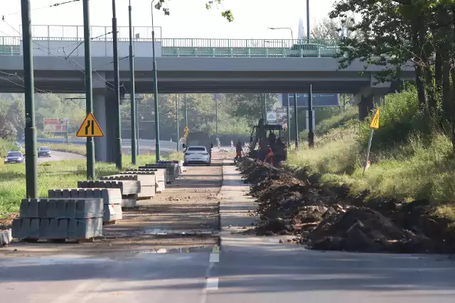 Trwa remont ulicy 3 Maja w Sosnowcu. Tak droga wygląda obecnie. Prace zakończą się do końca września. Zobacz kolejne zdjęcia. Przesuń zdjęcia w prawo - wciśnij strzałkę lub przycisk NASTĘPNE