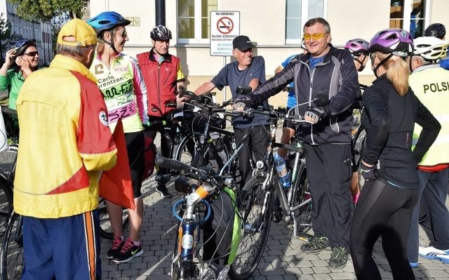 Wiosna rozkręciła się na dobre. Coraz chętniej wsiadamy na rowery. Sprawdziliśmy, która gmina w powiecie inowrocławskim posiada najwięcej ścieżek rowerowych.Na kolejnych slajdach wykaz sporządzony na podstawie Statystycznego Vademecum Samorządowca 2017 >>>