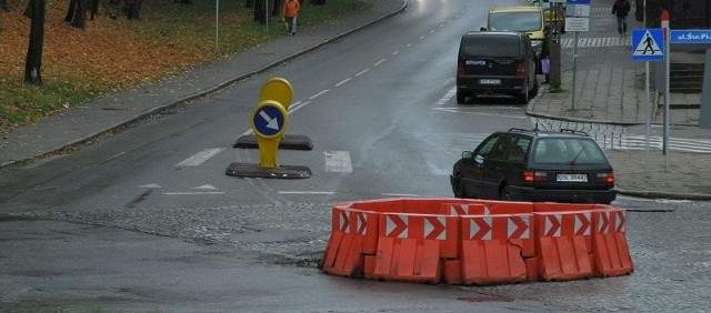 Plastikowe rondo przy ul. Kaszubskiej.