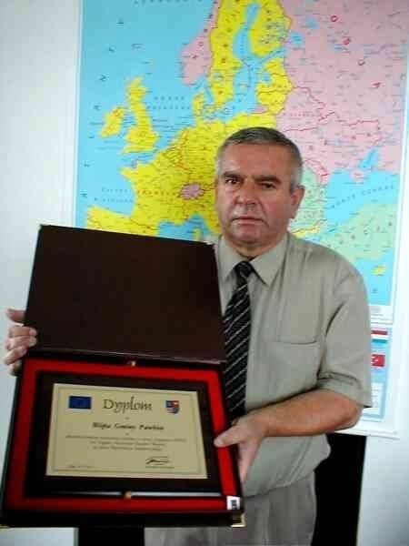 Ignacy Gierada, wójt gminy Pawłów, z dyplomem za unijne...