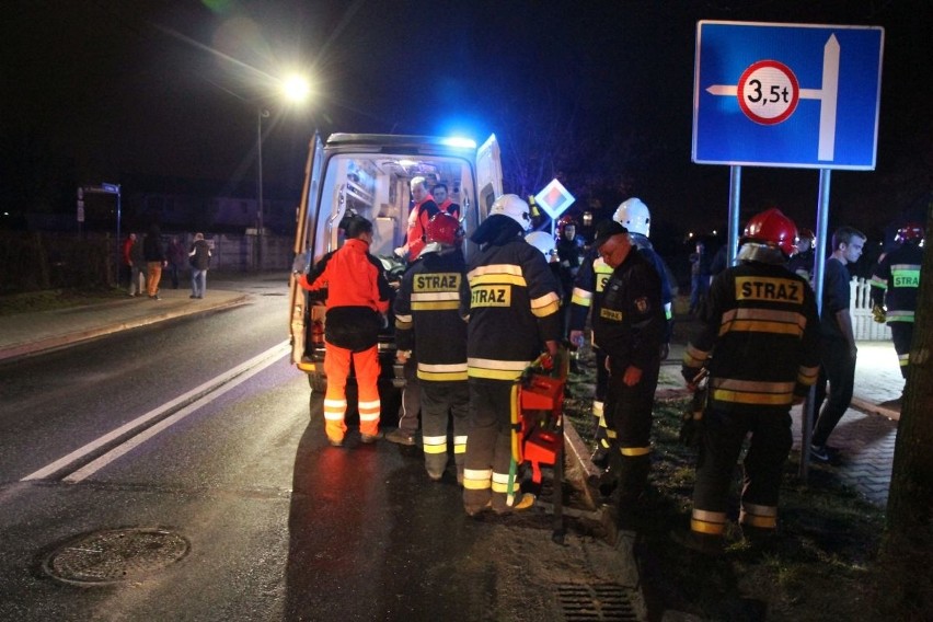 Akcja straży pożarnej i pogotowia ratunkowego w Siechnicach....