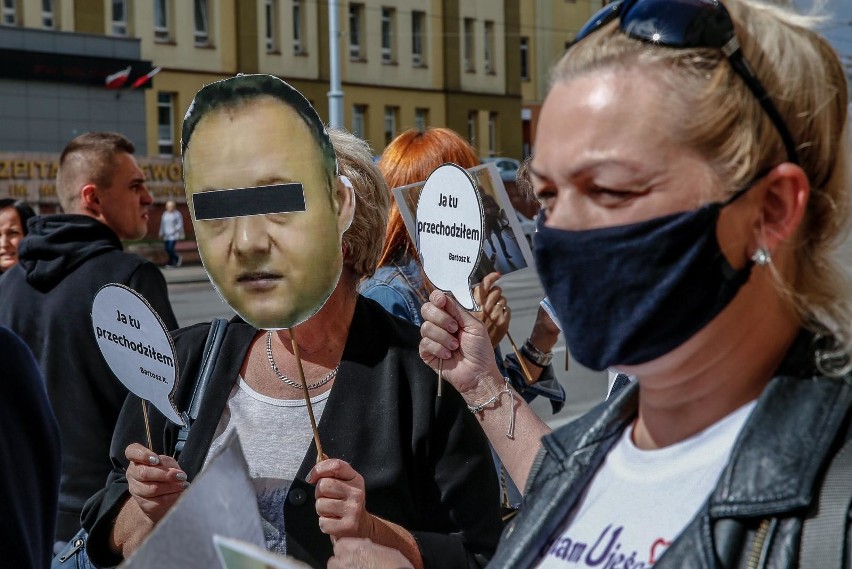 Mieszkańcy Ujeściska protestujący przed gdańskim Sądem...