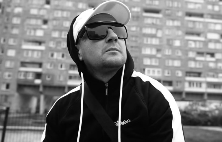 Nie żyje Bezczel. Znany raper Michał Banaszek zmarł nagle w wieku 37 lat. Ujawniono szczegóły pogrzebu białostockiego artysty