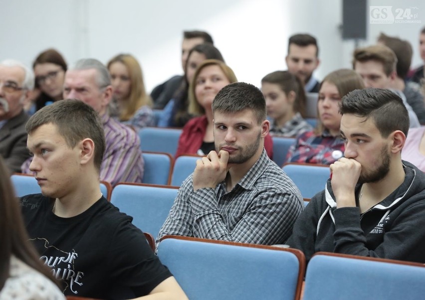 Debata "Uchodźcy zagrożeniem czy szansą dla starzejącej się...