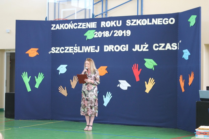 Zakończenie roku szkolnego w Królewcu i Miedzierzy. Wójt gminy Smyków wręczył stypendia (LISTA, ZDJĘCIA) 