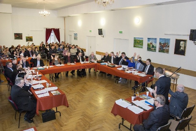 Za przyjęciem budżetu Pińczowa na 2016 rok głosowało 20 radnych. Jeden się wstrzymał.