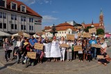 Dzień SuperMatki w Białymstoku. Manifestacja KOD na Rynku Kościuszki Solidarni z Rodzicami Osób Niepełnosprawnych (zdjęcia)