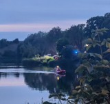 Wieczorne poszukiwania na Jeziorze Świętokrzyskim. Mężczyzna miał nie wyjść z wody