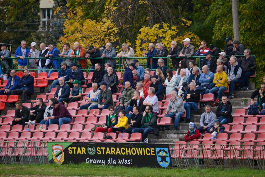 W meczu na szczycie Hummel 4.ligi świętokrzyskiej, lider Star Starachowice zremisował z Moravią Anna Bud Morawica 1:1. Zobaczcie zdjęcia
