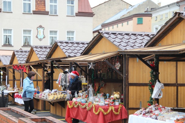 Oprócz możliwości kupienia ozdób i smakołyków organizatorzy jarmarku zadbali o oprawę muzyczną i dodatkowe atrakcje. 