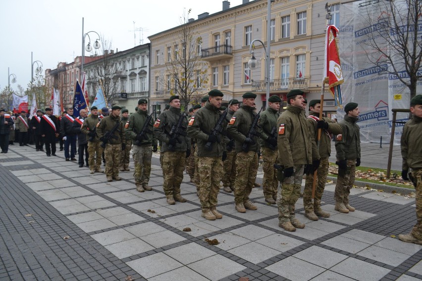 Święto Niepodległości w Częstochowie. Msza święta w Archikatedrze i marsz aleją NMP [ZDJĘCIA]