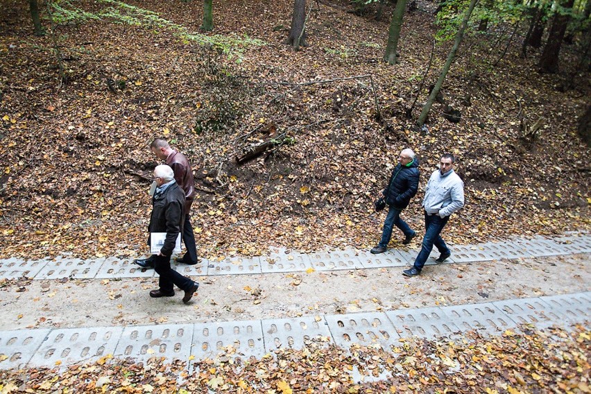 Wizja lokalna na drodze do Leśnego Kota 