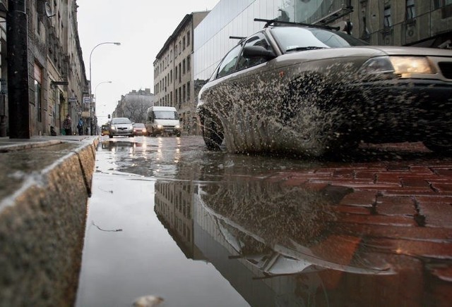 Na najbliższej sesji radni najpierw przekażą Łódzkiej Spółce Infrastrukturalnej nadzór nad miejskimi drogami. Potem spółkę podzielą, by sieć wod-kan mogła oddać na majątek Zakładu Wodociągów i Kanalizacji. Następie zaś powołają nową spółkę - Łódzkie Inwestycje, która zajmie się zamiast Zarządu Dróg i Transportu bieżącym utrzymaniem i modernizacją dróg