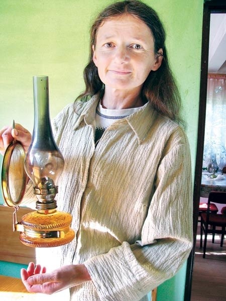&#8211; Ta lampa naftowa to nie kolekcjonerski okaz. W domu Krystyny Toton i jej rodziny było to urządzenie codziennego użytku.