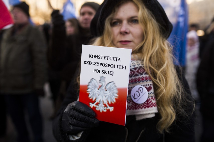 Burzliwe posiedzenie Sejmu. Pikiety również na ulicach Krakowa [ZDJĘCIA, WIDEO]