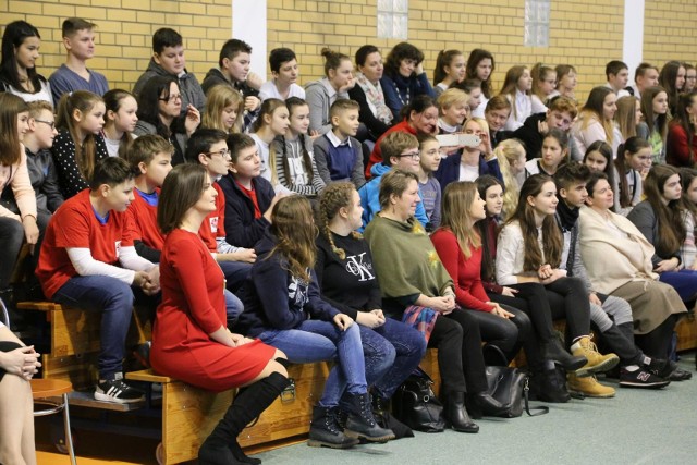 Na terenie Archidiecezji Białostockiej istnieje ponad 50 Szkolnych Kół Caritas, w których działa około tysiąca wolontariuszy