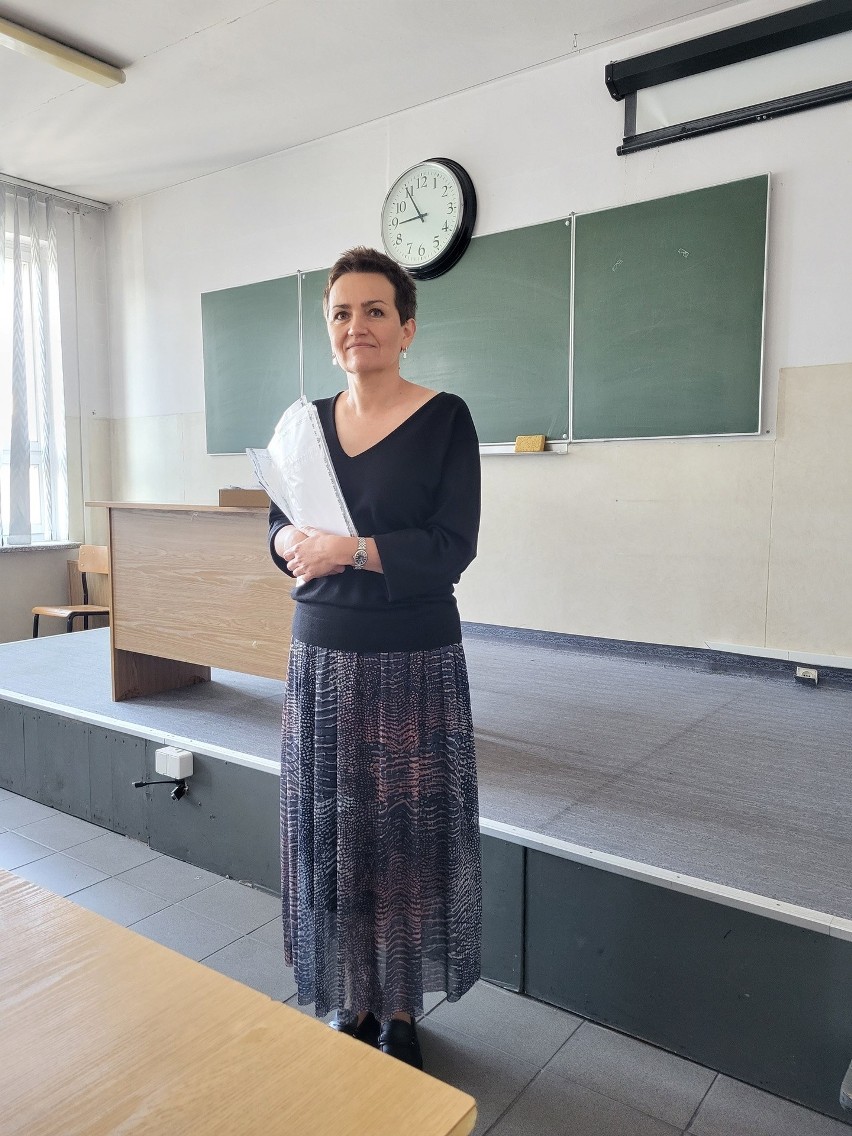 Maturzyści z Kielc zadowoleni po egzaminie z języka polskiego. Co znalazło się w arkuszu? Zobacz zdjęcia i film 