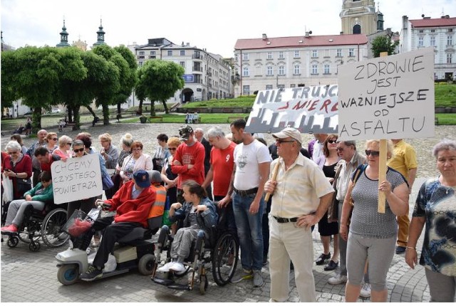 Dwa lata temu mieszkańcy Przemyśla protestowali przeciw budowie asfalciarni w południowej części miasta.