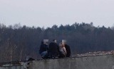 19-latka na dachu tartaku w Jasieniu. "Ściągnęli" ją policyjni negocjatorzy (zdjęcia)