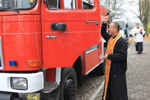 Gmina kupiła nowe auta. Wśród nich jest wóz strażacki z 1988 roku (zdjęcia)