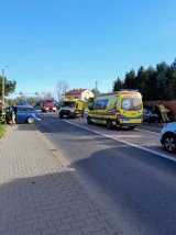 Wypadek w Boguchwale. Jedna osoba trafiła do szpitala. Droga jest zablokowana