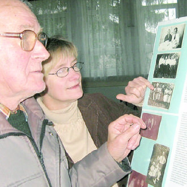 Feliks Żukowski, syn Stanisława, z córka Marią Żukowską-Repeczko, w czasie wieczoru wspomnień w Bobrowie.