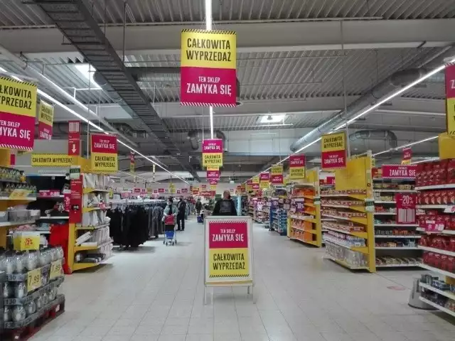 Netto likwiduje przejete sklepy od Tesco. 5 lipca została opublikowana lista kolejnych 41 zamykanych sklepów. Wśród nich są również oddziały na terenie województwa śląskiego. Sprawdź, czy likwidacja obejmie market w twojej okolicy.Przesuwaj zdjęcia w prawo - naciśnij strzałkę lub przycisk NASTĘPNE