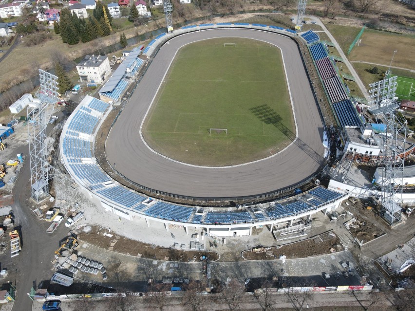 Na krośnieńskim stadionie prace zmierzają ku końcowi