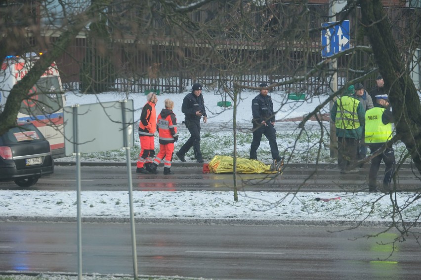 Na miejsce wezwano pogotowie i policję.