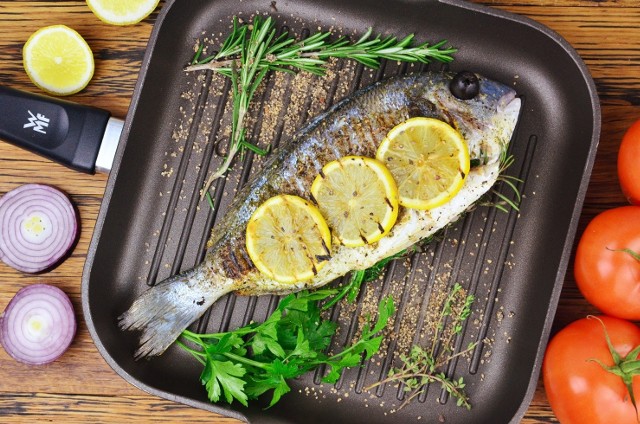 Ryby są dobrym źródłem witaminy D, która jest niezwykle ważna dla naszej odporności, dlatego warto jeść je regularnie,  nie tylko w czasie świąt.