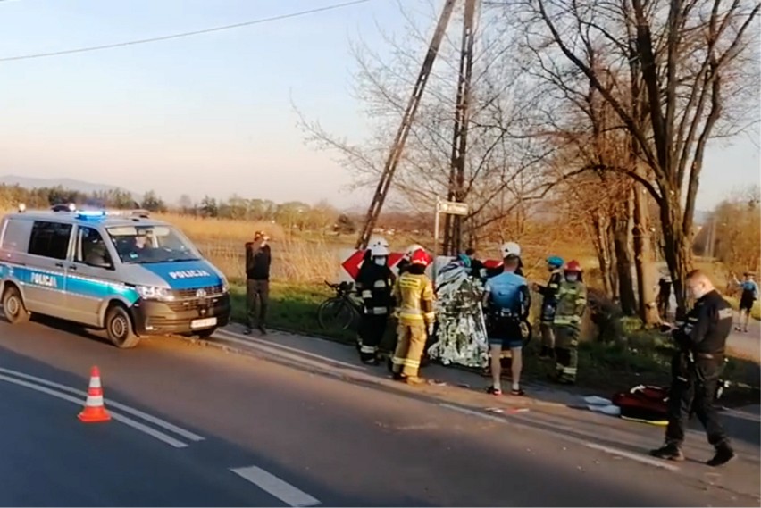 Do wypadku doszło na łuku ul. Bronowskiej w rejonie ul....