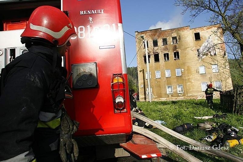 Wybuch gazu w mieszkaniu w Jedlinie-Zdroju. Dwie osoby nie żyją (ZDJĘCIA)