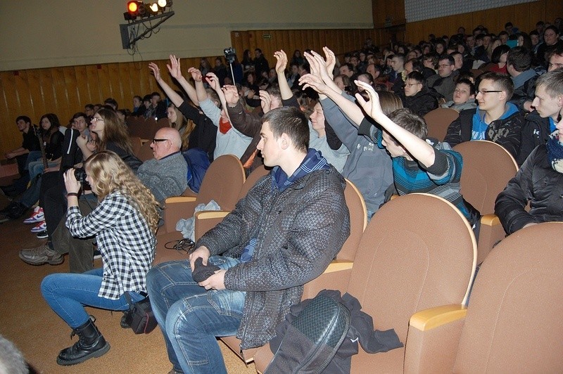 Wiosenny koncert zespołów wokalno-instrumentalnych PMDK...