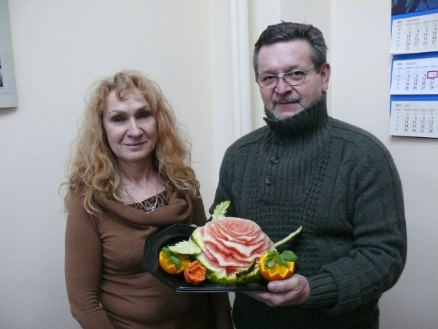 Małgorzata i Mariusz Kopka to artystyczne małżeństwo z Kielc. Od niedawna tworzą oryginalne rzeźby z owoców i warzyw.