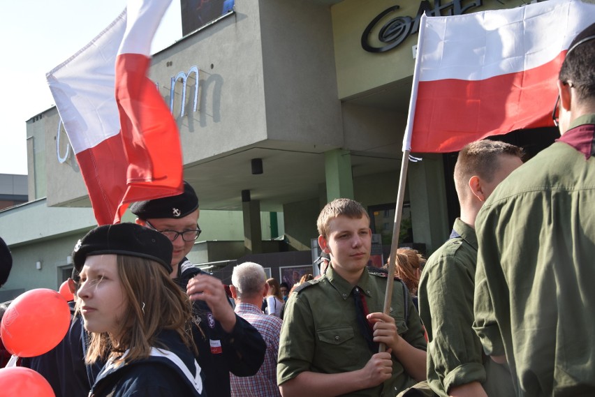 Marsz z biało-czerwoną w Jastrzębiu Zdroju na Dzień Flagi....