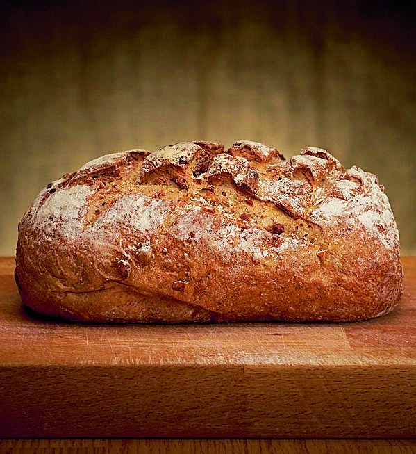 Chleb z mąki pszennej i drożdży z dodatkiem otrębów...
