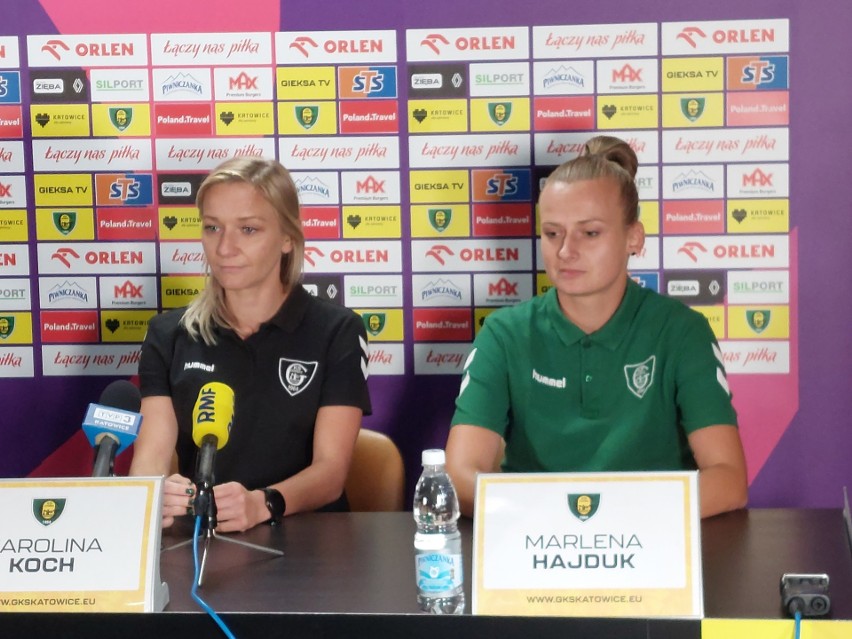 Trenerka Karolina Koch i kapitan Marlena Hajduk....