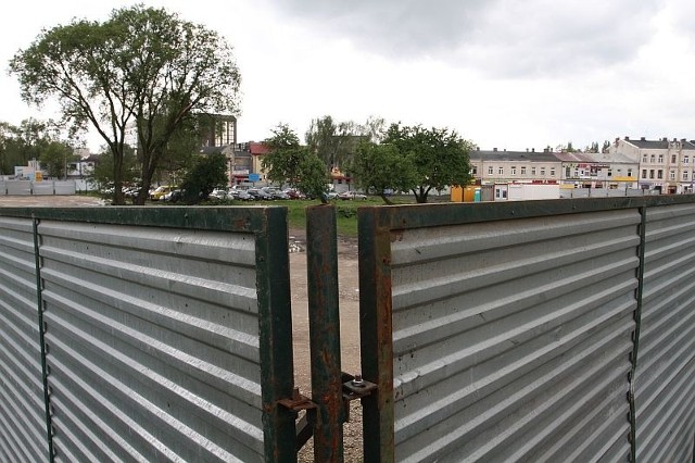 Firma, która przebuduje skrzyżowanie Nowego Światu i IX Wieków Kielc urządza plac budowy.