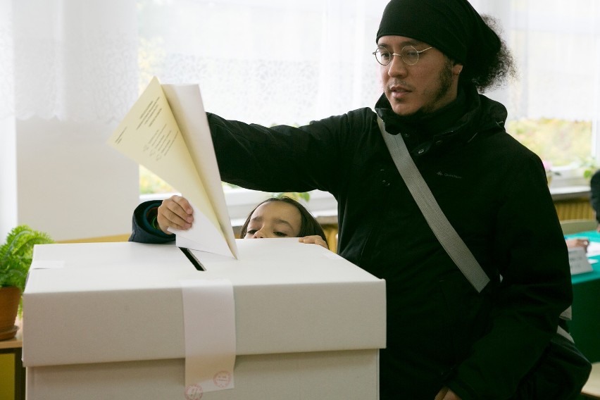 Wybory parlamentarne 2015. Krakowianie ruszyli do urn [ZDJĘCIA]