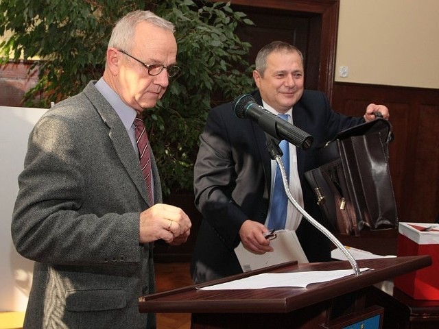 Józef Kaczmarek (z lewej) i Jerzy Gądek zostali dziś odwołani z funkcji w radzie miejskiej.