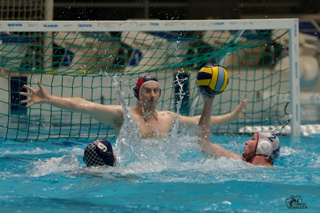 W styczniowym meczu w Sczecinie piłkarze wodni Alfy Gorzów (granatowe czepki) pokonali tamtejszą Arkonię Waterpolo 15:9.