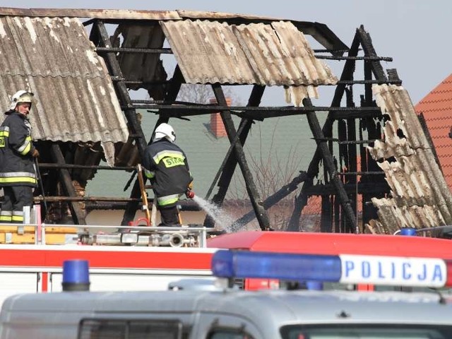 W Bilczy palił się w środę drewniany dom. Jak mówią policjanci, jego lokatorka była nietrzeźwa.