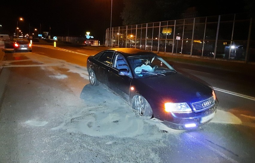 W Przemyślu pijany 34-letni kierowca audi A6 staranował Rondo Paderborn [ZDJĘCIA]