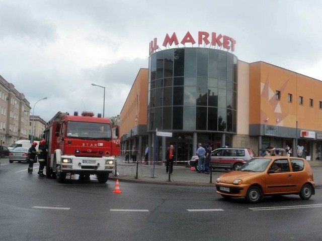 Ponad sto osób ewakuowali strażacy z krośnieńskiej galerii handlowej Full-Market.