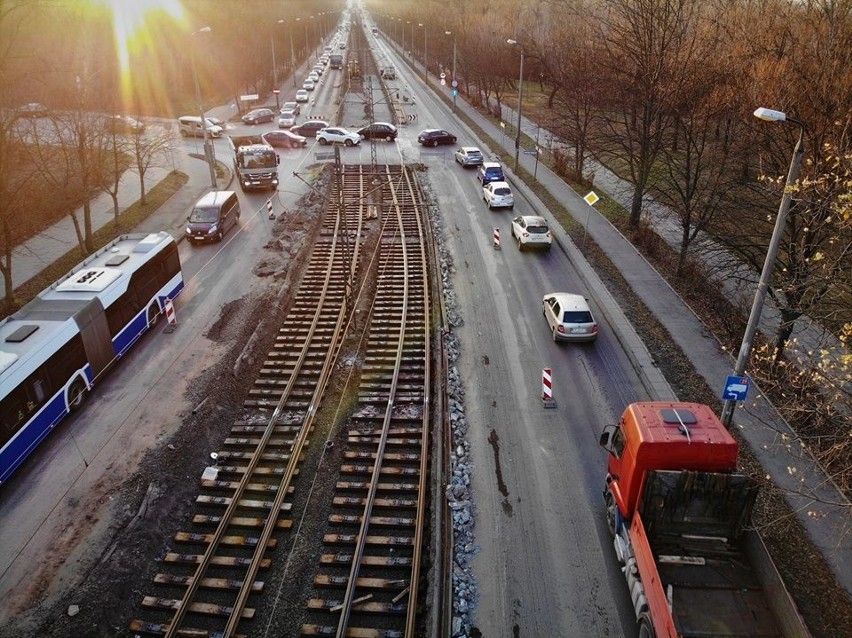 Remont torowiska na al. Solidarności. Zobacz, jak postępują prace [ZDJĘCIA]