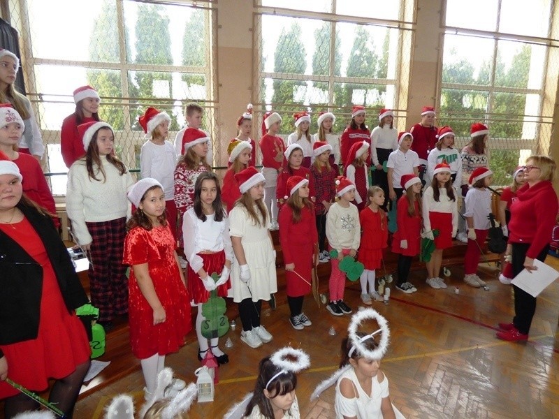 Szkolne jasełka w Zwoleniu odbyły się we wtorek, 20 grudnia.