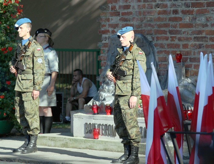 Zdjecia ze slupskich obchodów 64. rocznicy wybuchu Powstania...