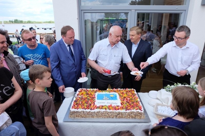 Dojlidy. Majówka na plaży miejskiej. Prezydent i marszałek częstowali tortem (zdjęcia, wideo)