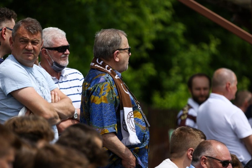 Kibice na meczu II ligi piłkarskiej Garbarnia Kraków - Skra...