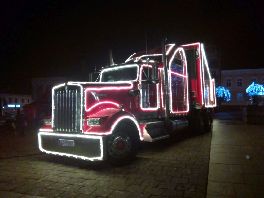 Czytelnicy czekali na trucka Coca-Coli długo przed jego...